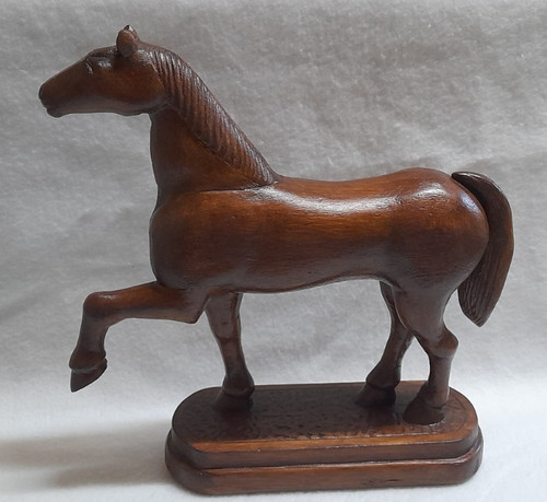 Pferdfigur aus holz - pferdfigur,
